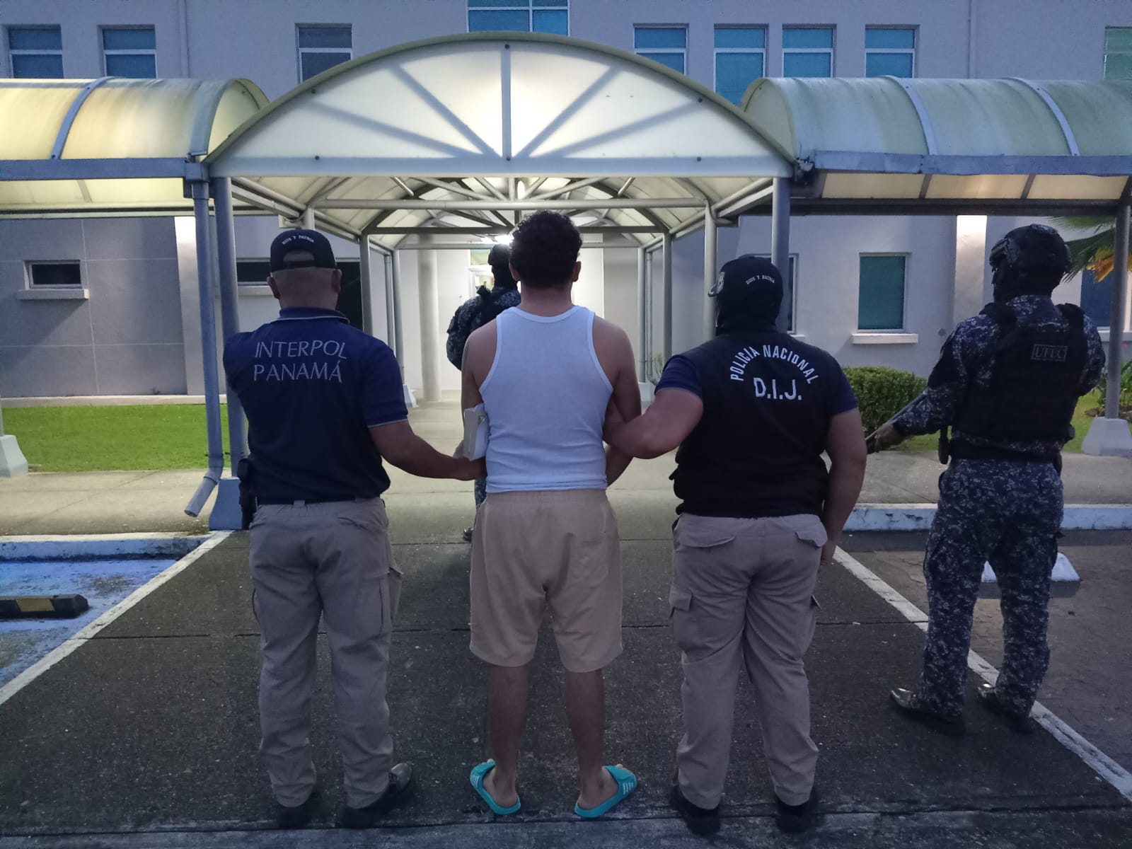 Interpol Panamá realiza extradición de dos personas requeridas por Estados Unidos