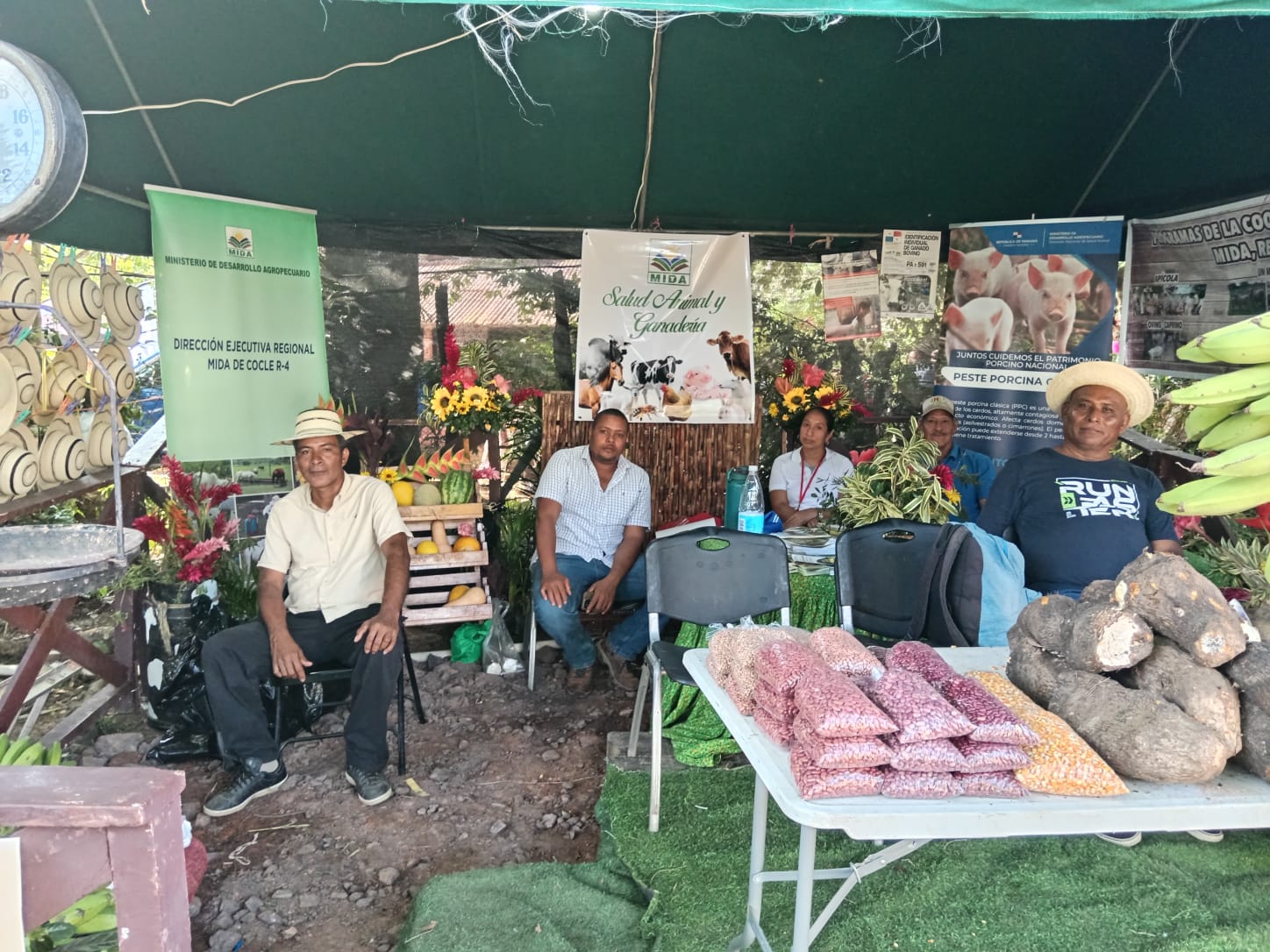 Productores comercializaron sus productos en Feria de El Copé