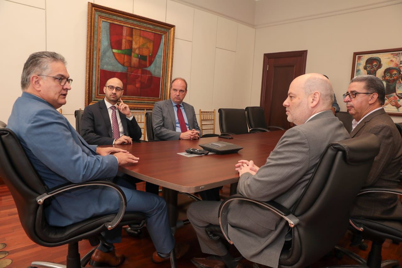 Ministro Orillac recibe a representantes del grupo de inversión EQT, uno de los principales en el mundo