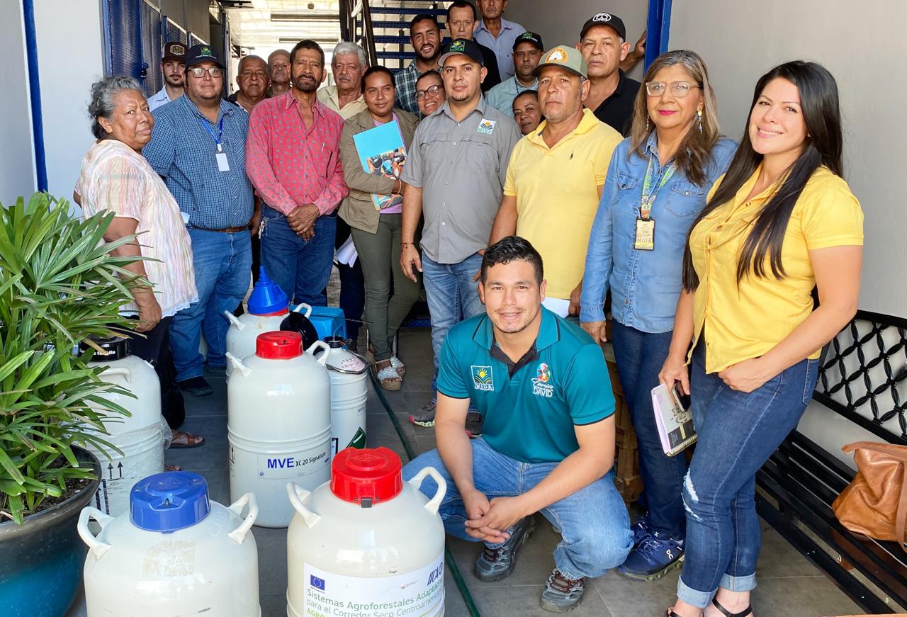 MIDA realiza jornada de actualización de núcleos de inseminación artificial