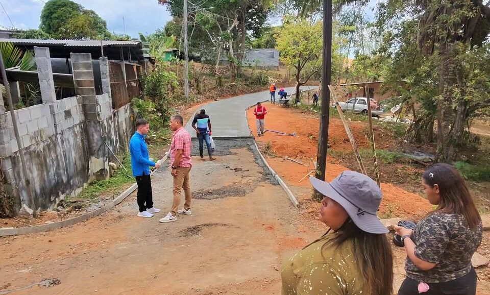 Tras 25 años San Antonio de Caimitillo tendrá veredas y no lodo como calles