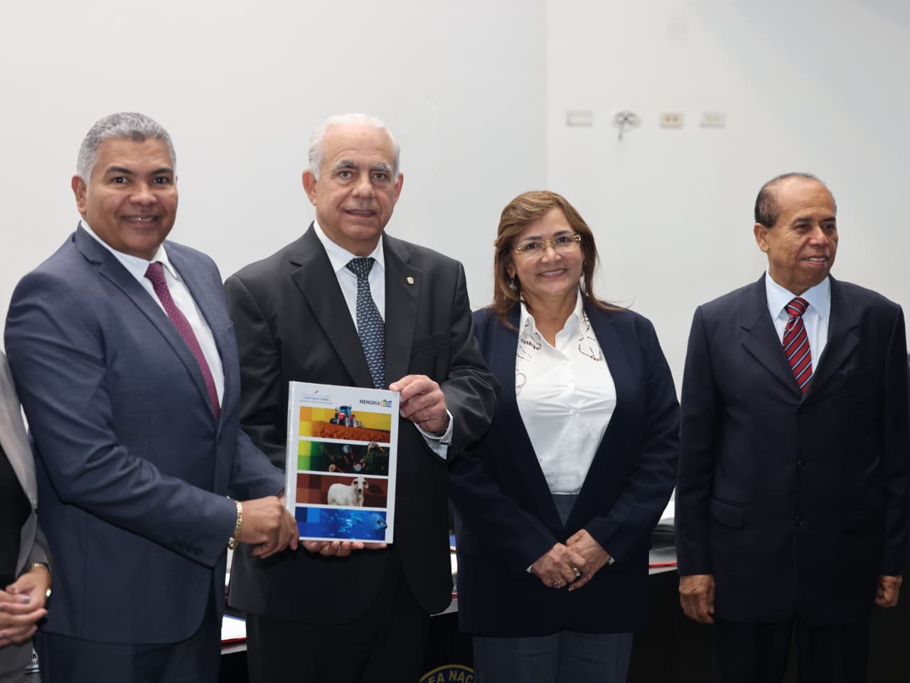 Ministro Linares sustenta en la Asamblea Nacional avances del MIDA en favor de los productores del país
