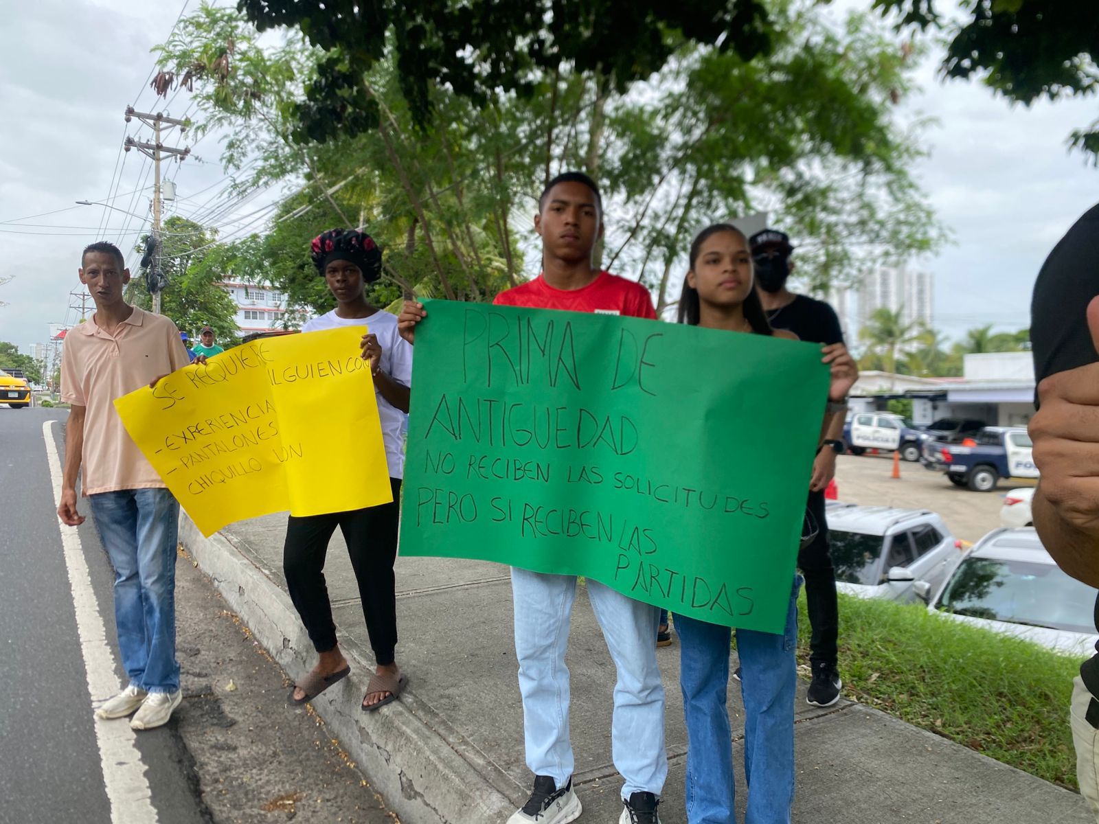 Realizan piqueteo contra representante de Parque Lefevre