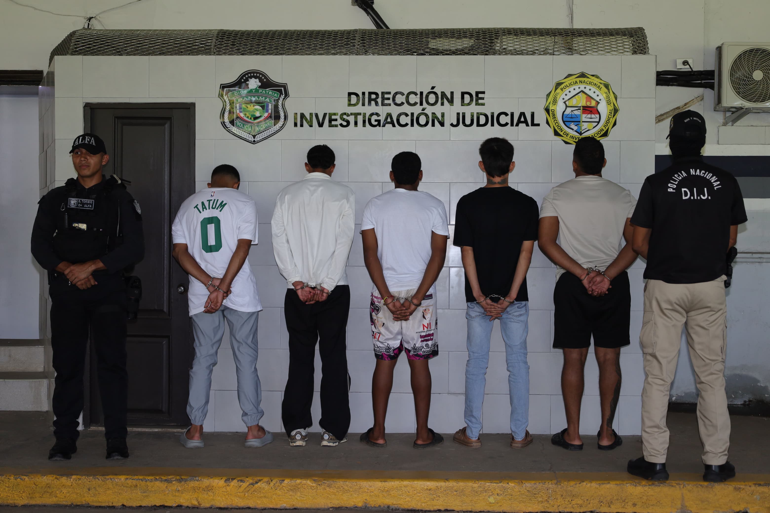 Desmantelan red de estafadores y decomisan presunta droga en Operación Blindaje