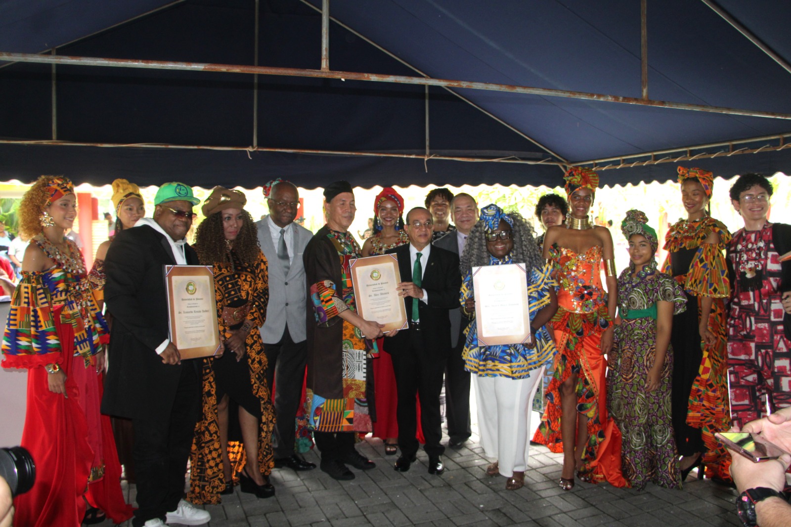 Universidad de Panamá reconoce trayectoria cultural de Renato e Idania Dowman en el mes de la etnia negra