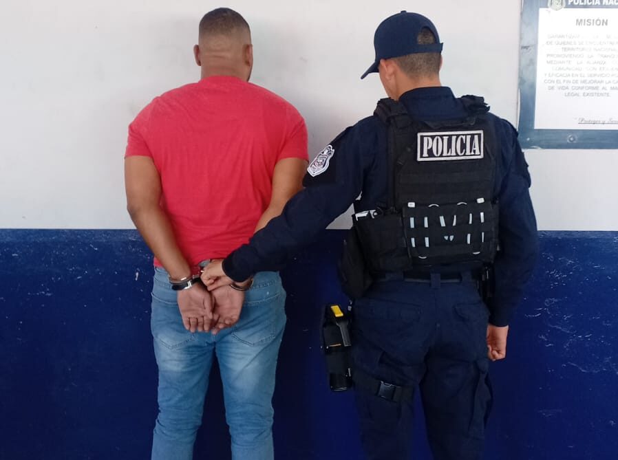 Dos menores de edad y un adulto son aprehendidos con armas de fuego tras detonaciones en Calle 11 Colón