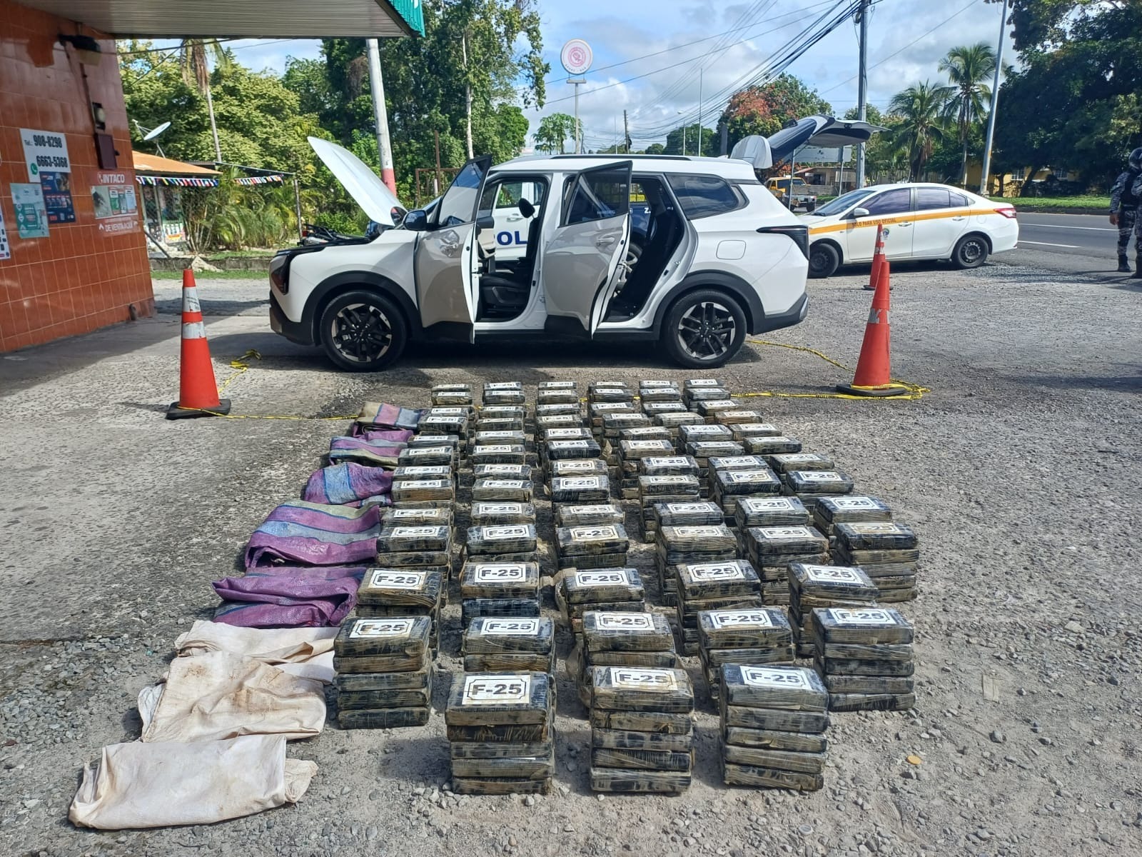 Decomisan 365 paquetes de presunta droga en punto de control en Río Hato