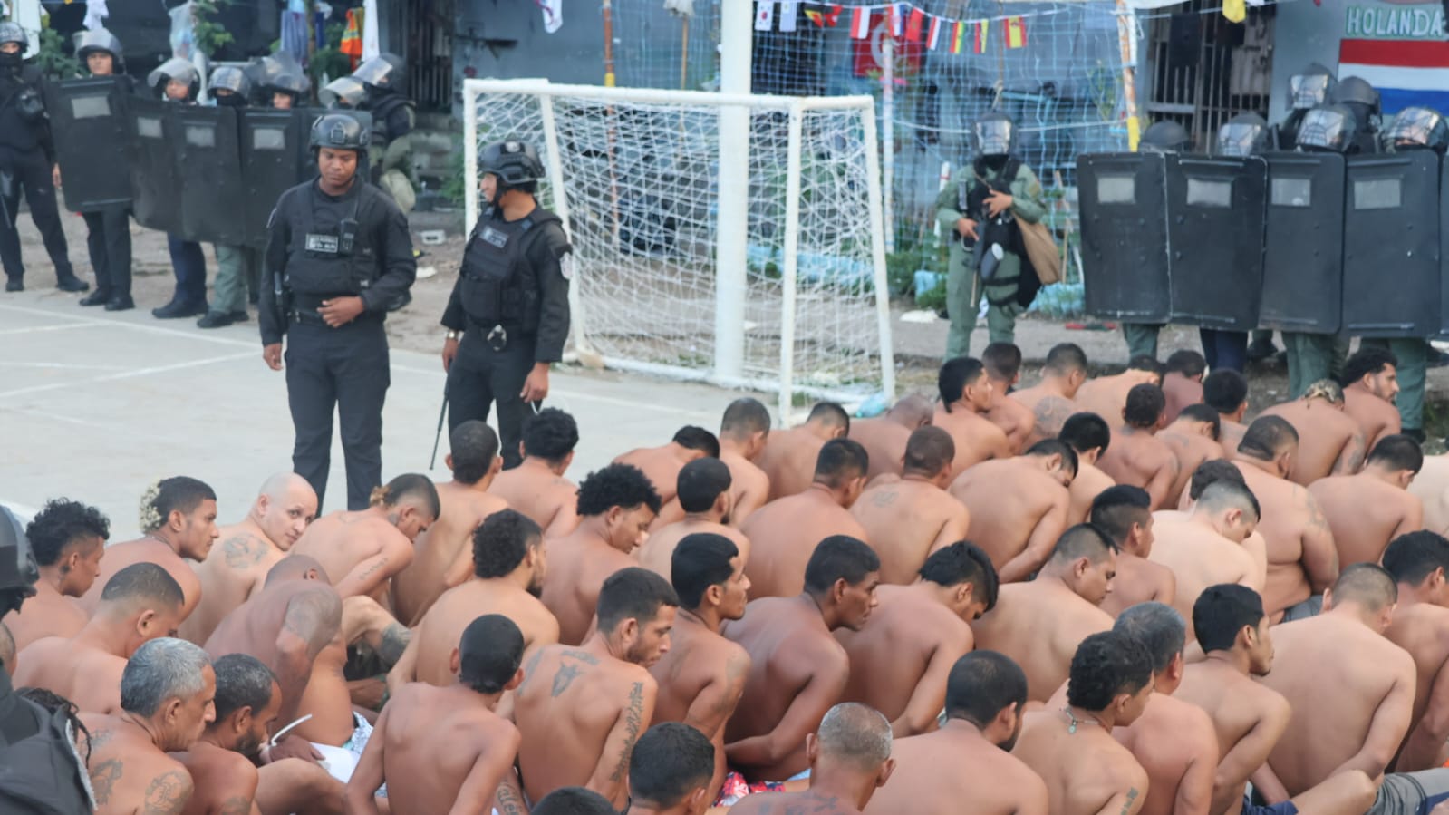 Policía Nacional realiza operación Cerrojo en cárcel de Penonomé
