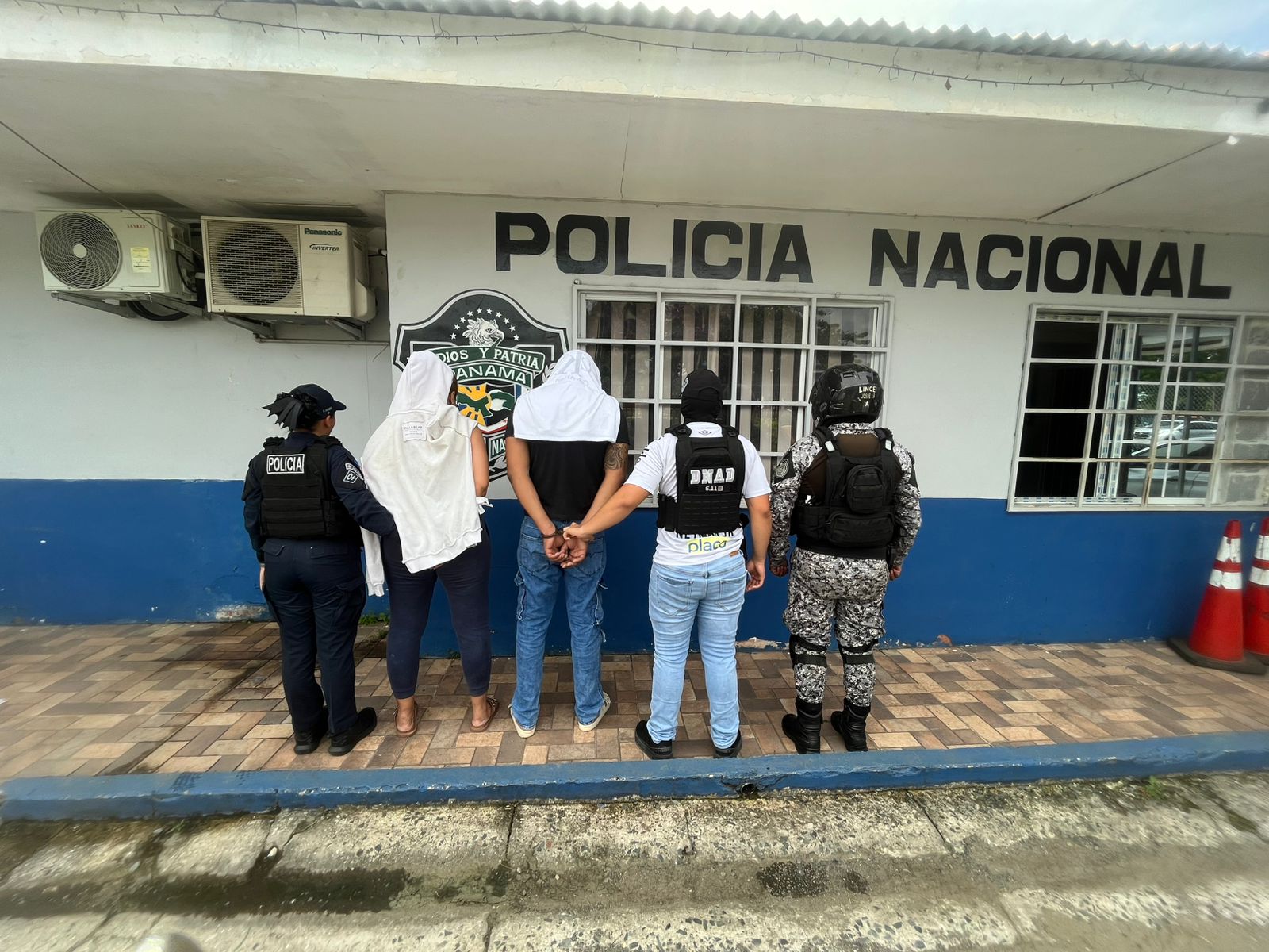 Decomisan presunta droga y aprehenden a dos personas en Capira