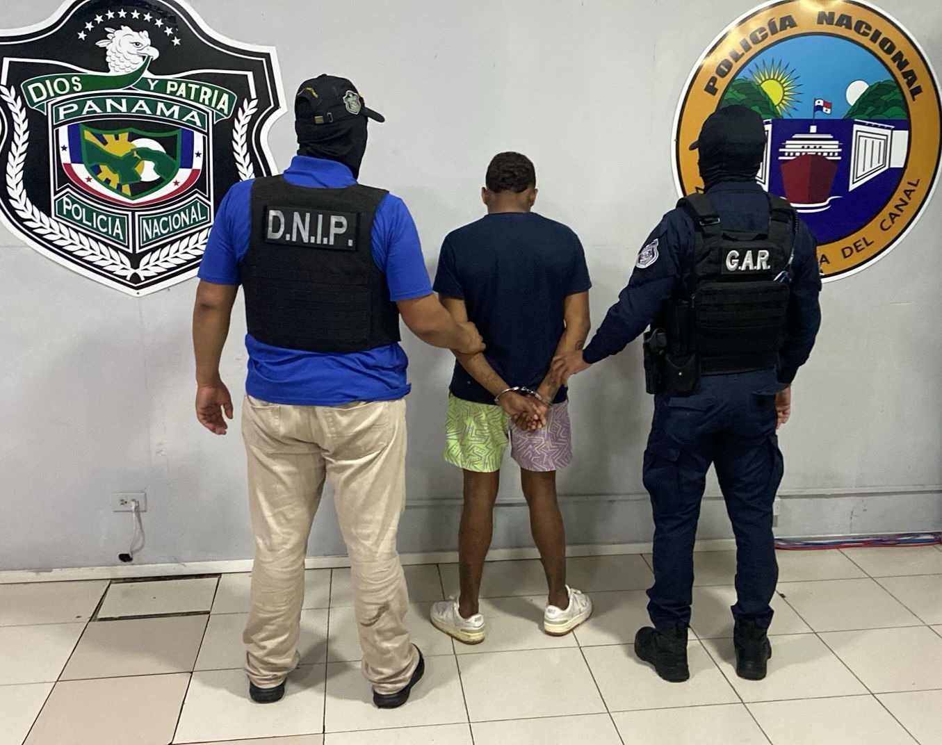 Un hombre fue aprehendido por homicidio durante allanamiento en Guna Nega