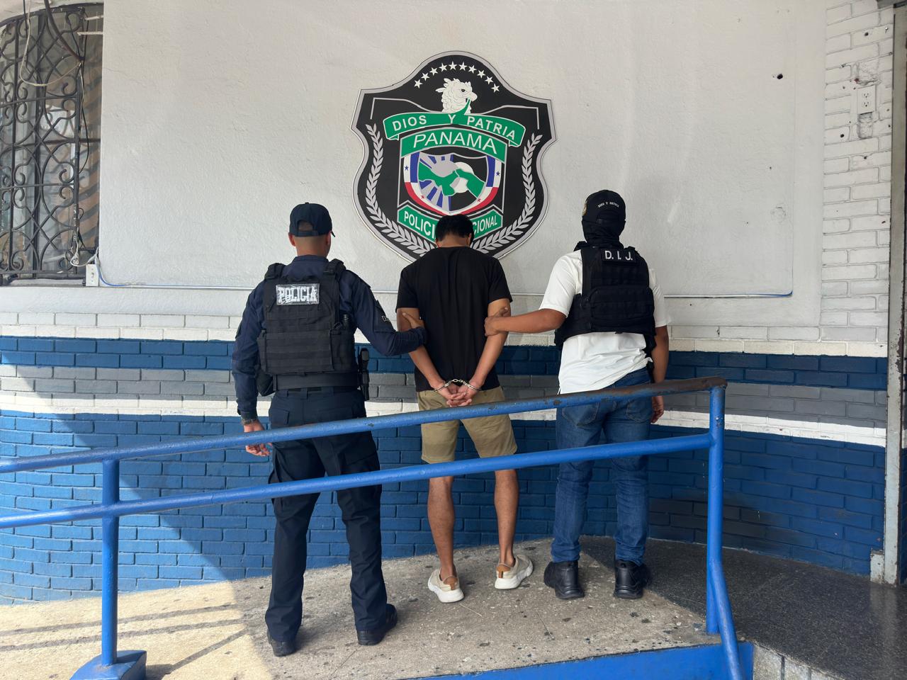 Cae presunto estafador que ofrecía trámites migratorios a través de redes sociales