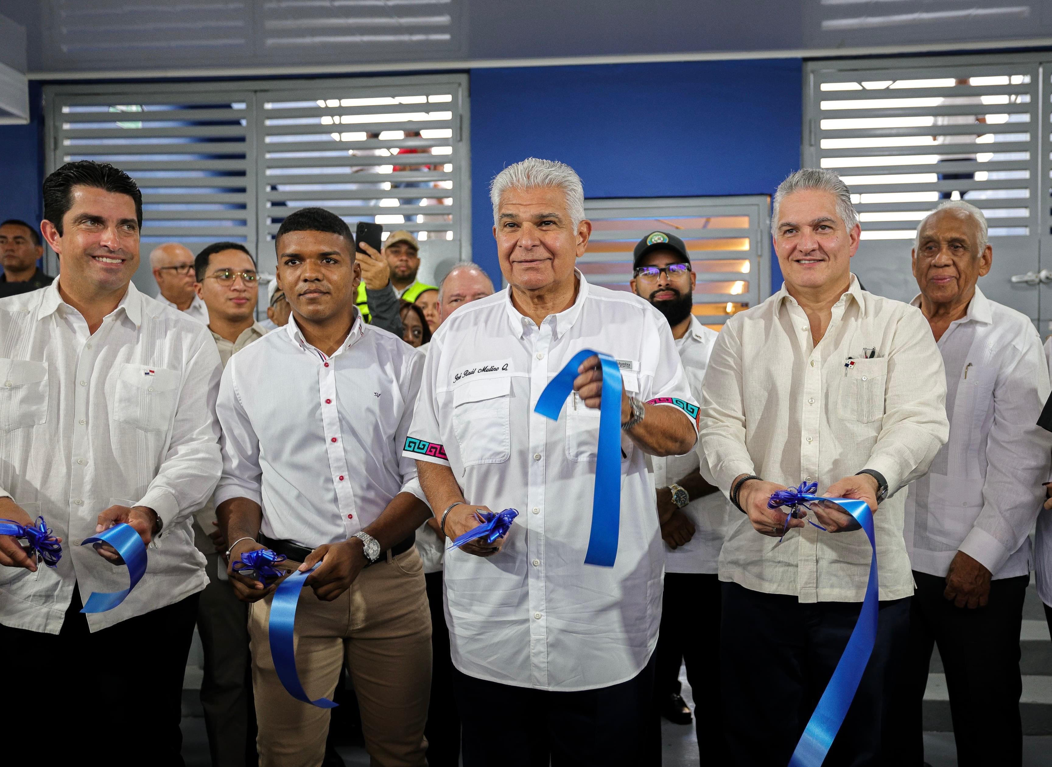 Presidente Mulino entrega el Estadio Armando Dely Valdés y anuncia importantes proyectos para Colón