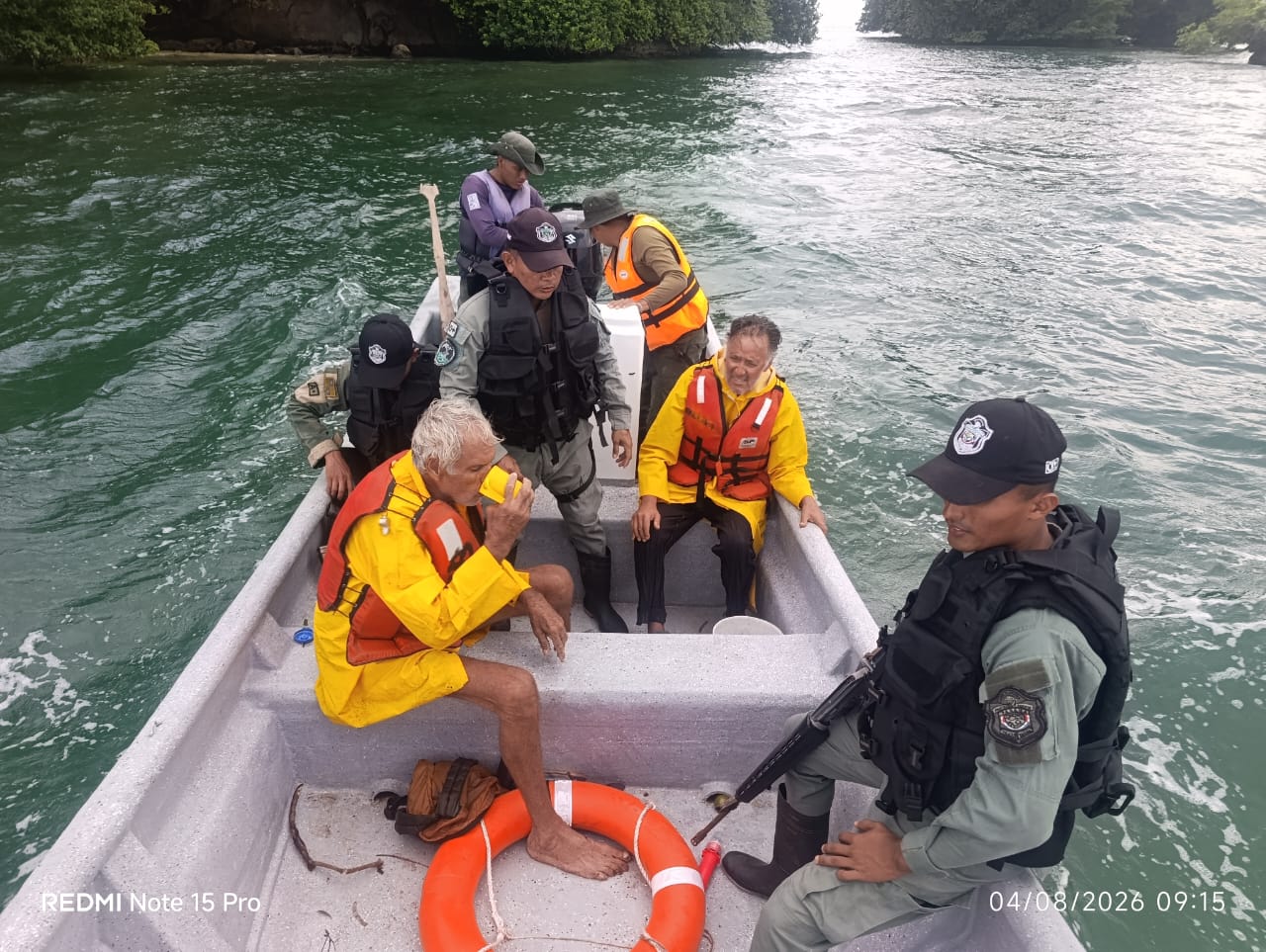 Rescatan a dos turistas ecuatorianos tras naufragio en Bocas del Toro