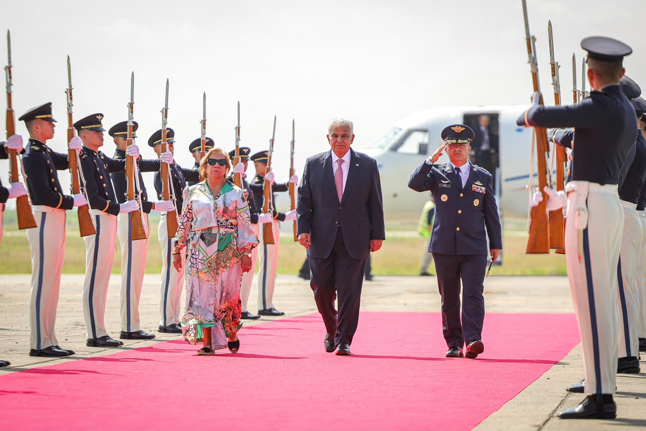 Presidente Mulino llega a Colombia para investidura de Abelardo de la Espriella y reimpulsar las relaciones bilaterales