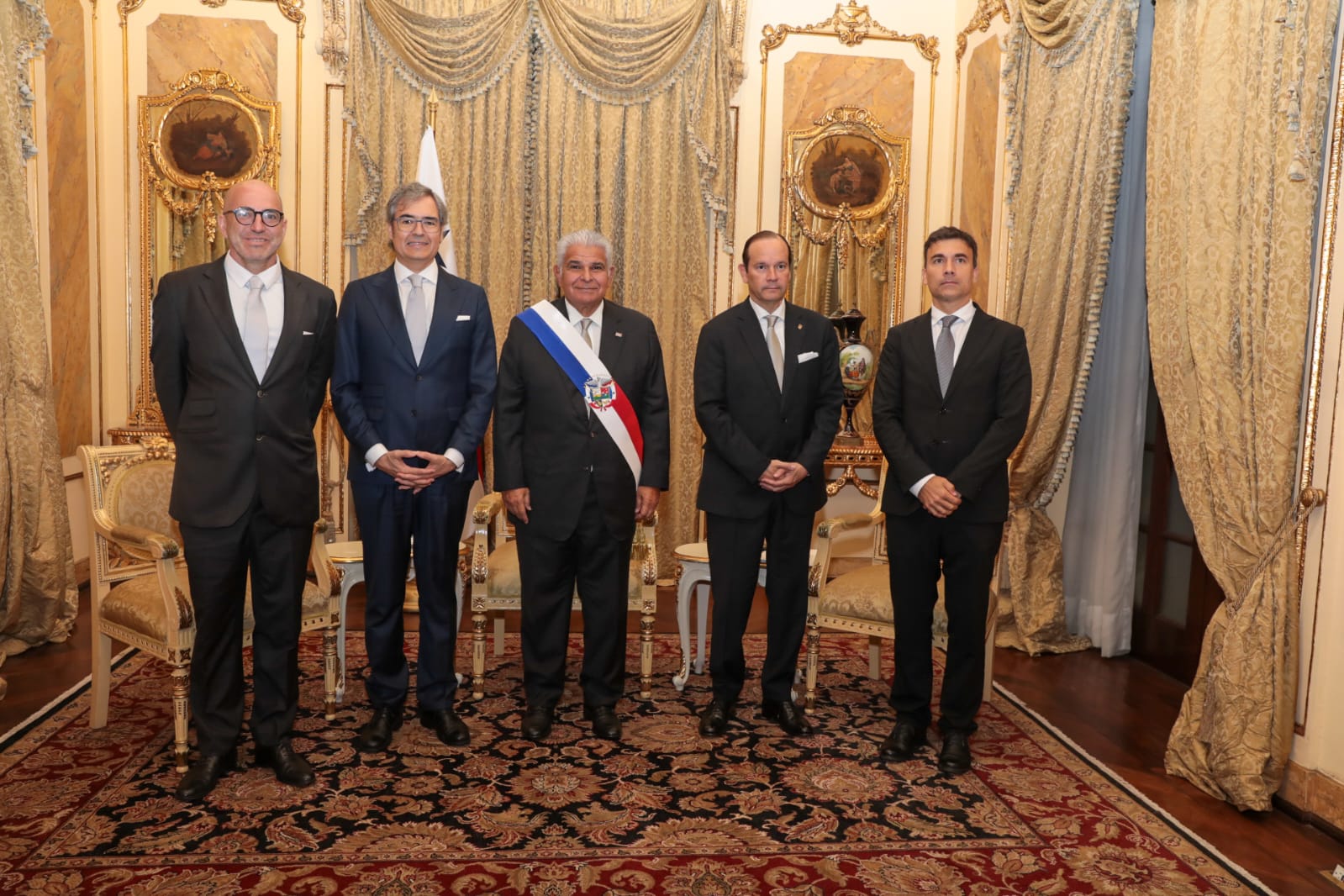 Presidente José Raúl Mulino recibe cartas credenciales de diez embajadores