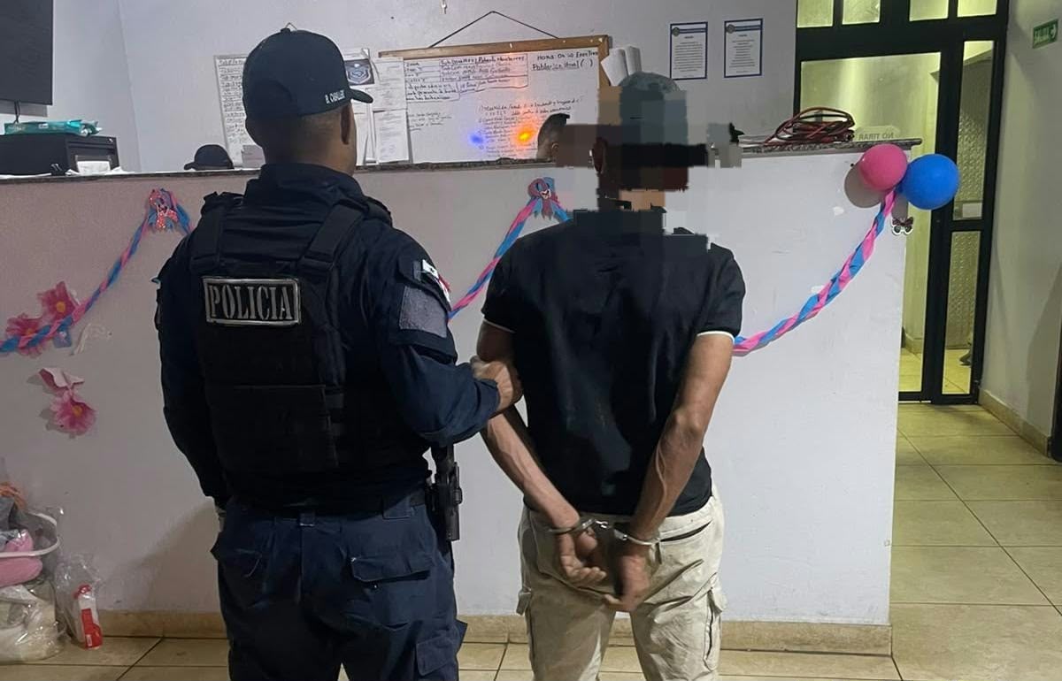 Policía aprehende a un ciudadano por presunto robo a local comercial en Los Algarrobos